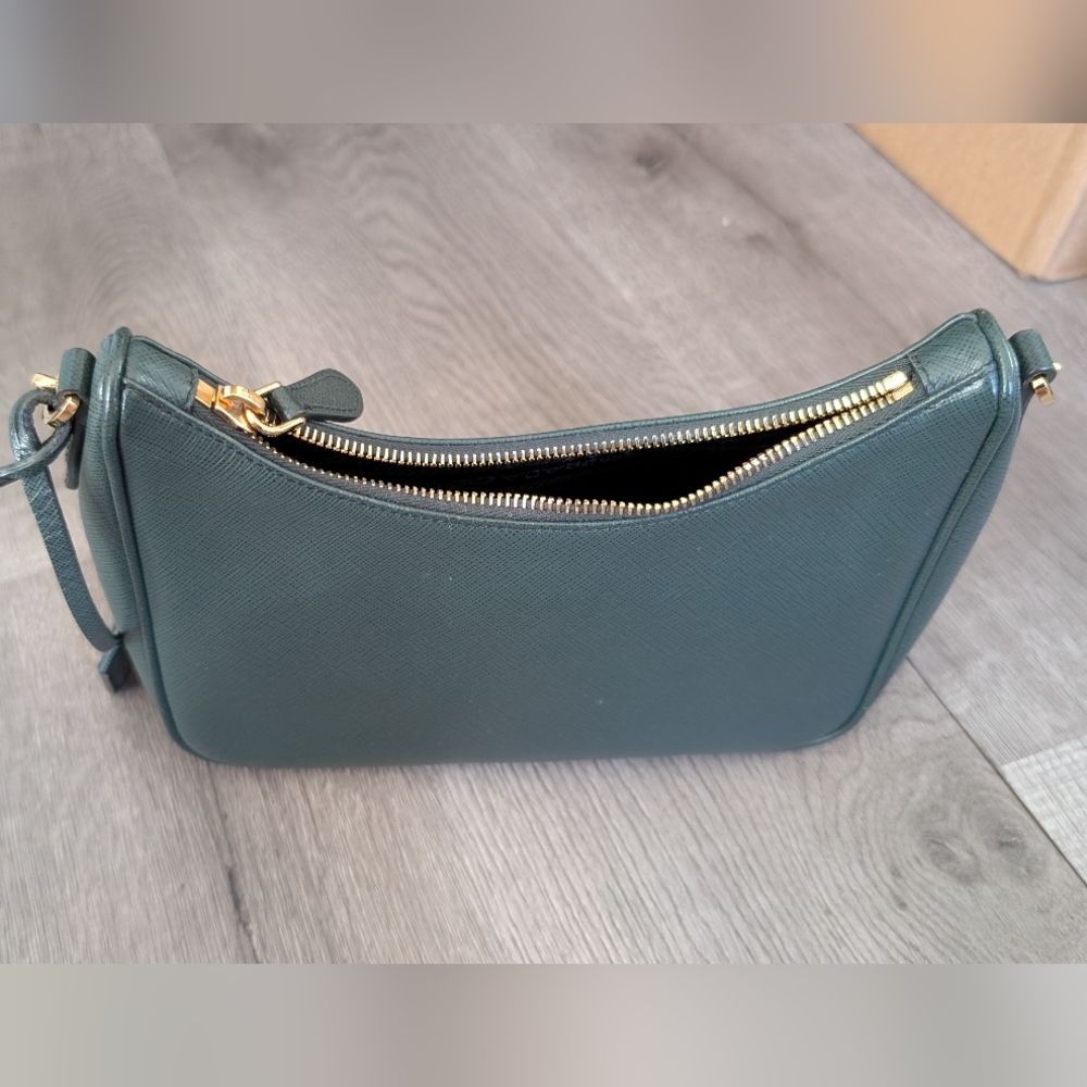 Prada Green Leather Women's Bag - Picture 2 of 6